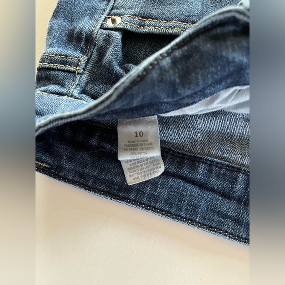 Women’s American Eagle rough hem blue jean shorts, size 10, 5 pockets denim - Picture 4 of 6